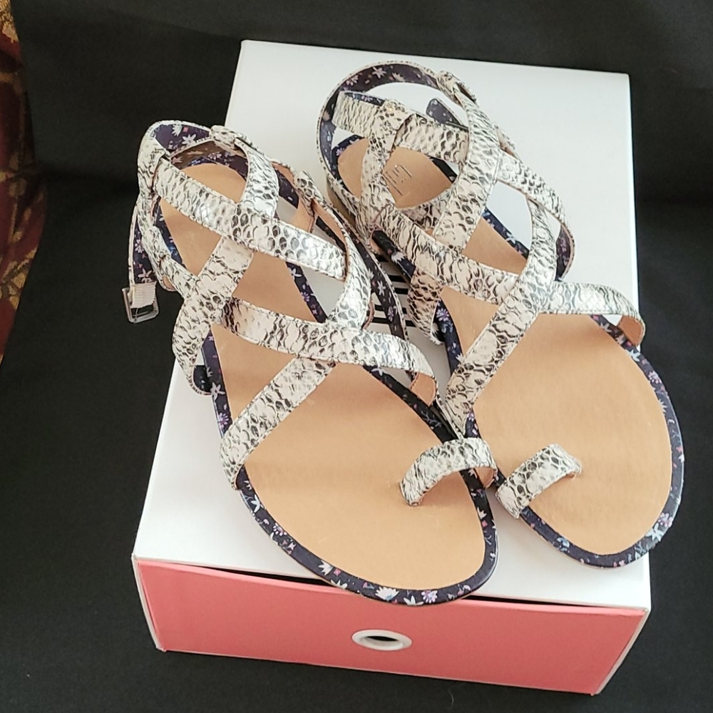 Sandals - Picture 2 of 5